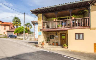 Infiesto, Casa Asturiana de piedra, cuadra anexa, huerta edificable, calefacción